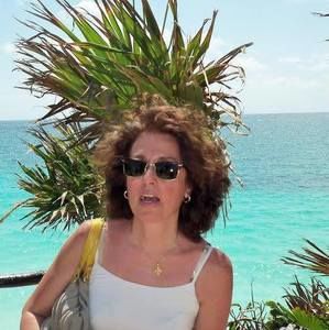 Meet your Posher, Nora